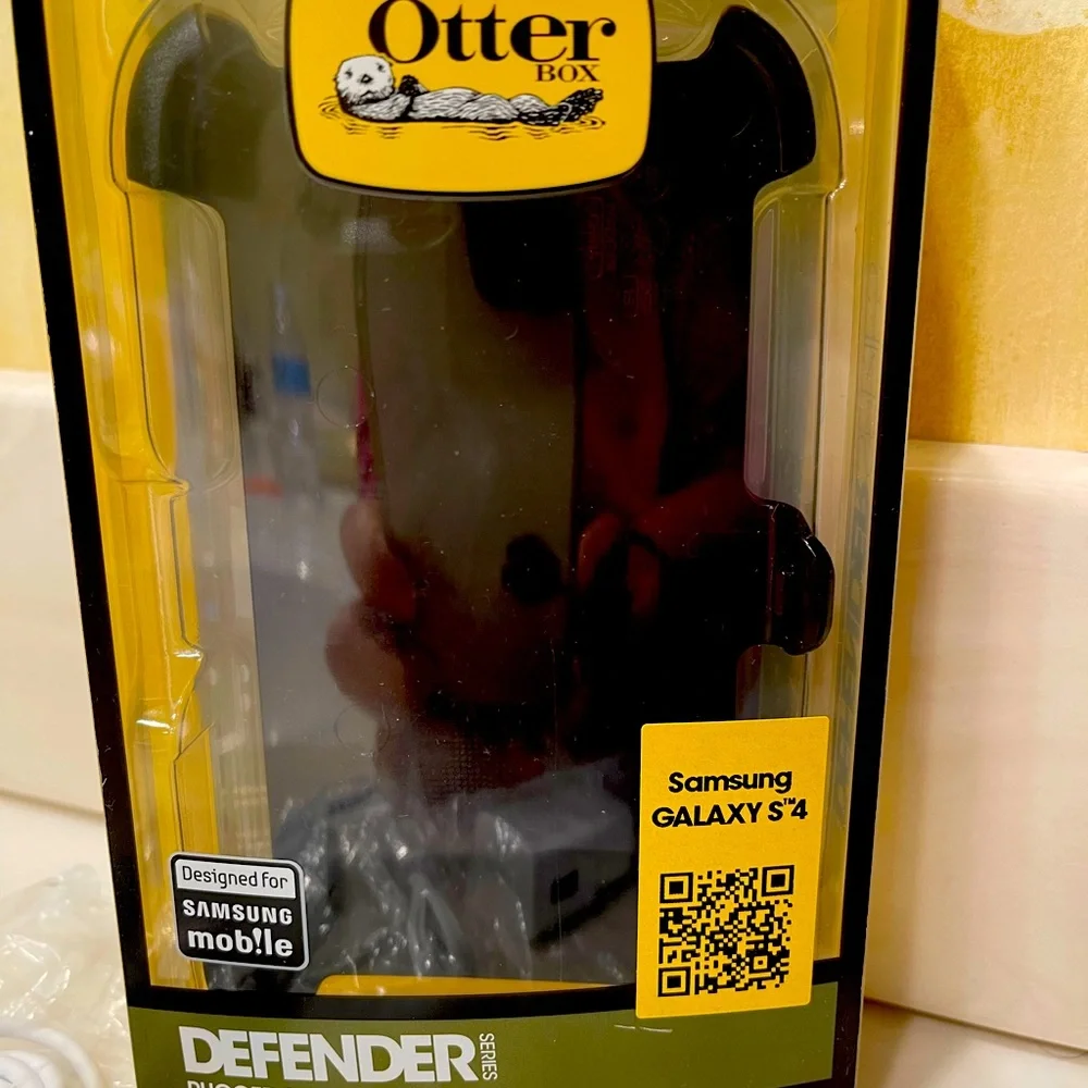 Samsung Galaxy S4 Otter Box, charger, earbuds.NEW